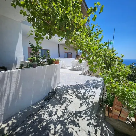Apartment Nuova Casa Giulia Letojanni